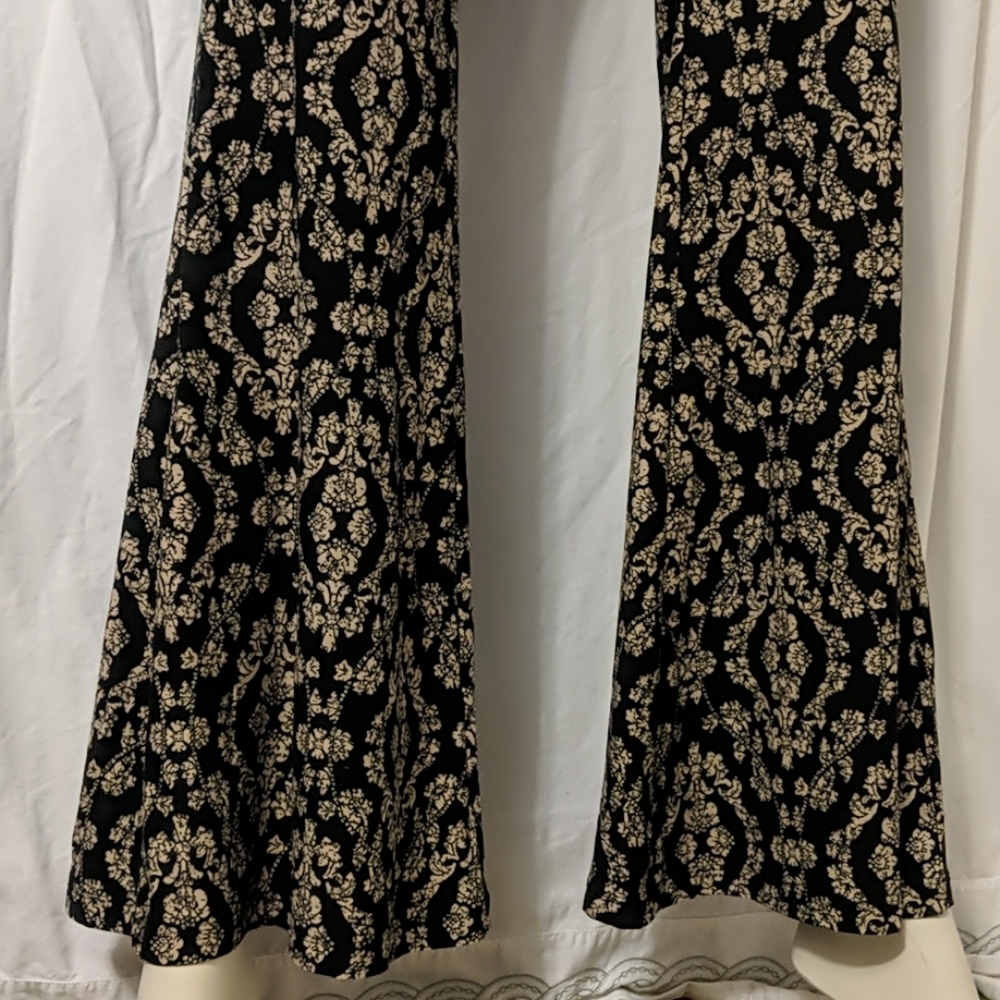✨5/$25✨ NWT Forever 21 baroque soft flare pant - Picture 7 of 13